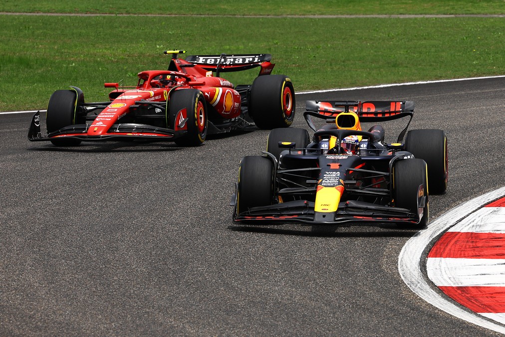 Orari GP Cina F1 2025, Max Verstappen lotta contro Carlos Sainz