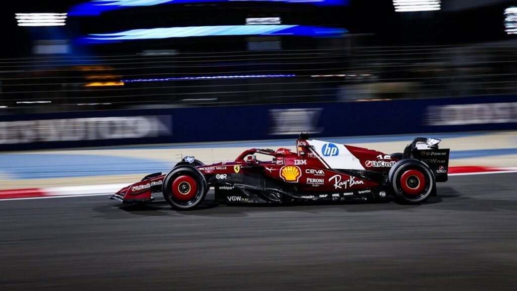 Ferrari SF-25 di Charles Leclerc durante i test pre-stagionali di F1