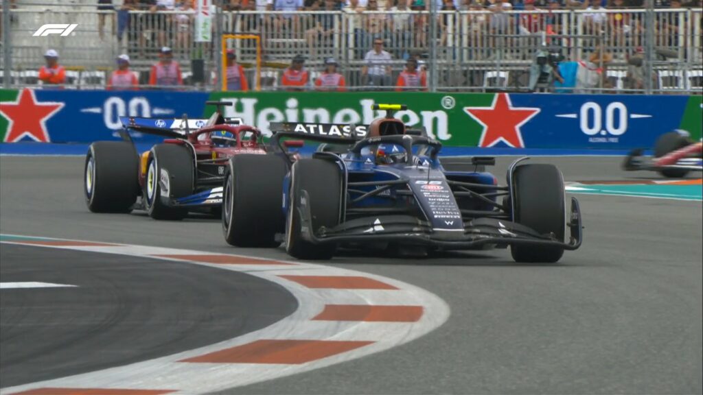 Scontro tra Carlos Sainz e Charles Leclerc durante la gara del GP di Miami
