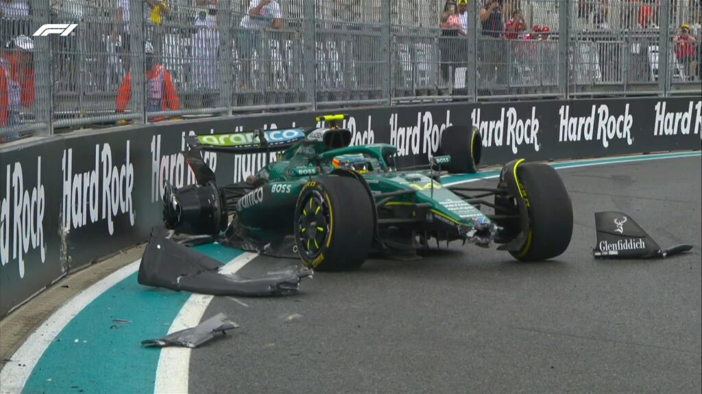 Fernando Alonso a muro dopo un contatto con Liam Lawson