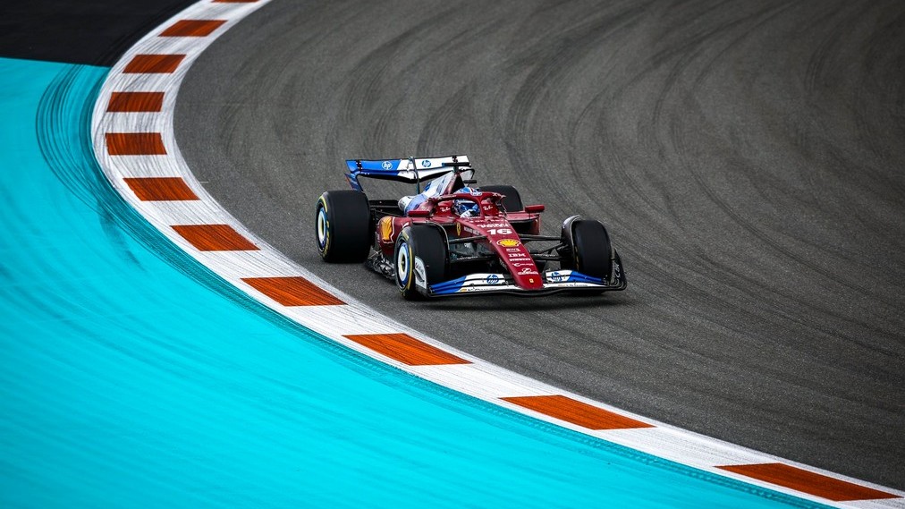 Charles Leclerc con la nuova livrea della Ferrari nelle Prove Libere 1 GP Miami