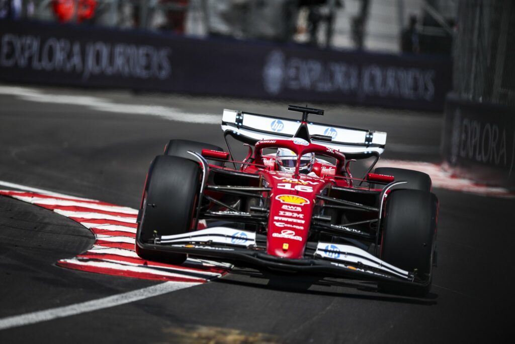 Charles Leclerc tra le strade del Principato dove parte in prima fila con il secondo tempo della qualifica 2025